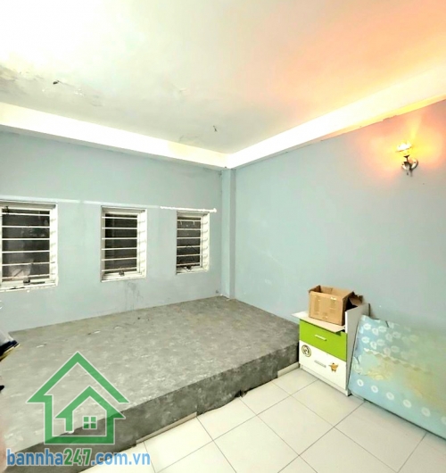 CHỈ 4,5 TỶ - NHÀ ĐẸP – HẺM THÔNG – BÌNH LONG, TÂN PHÚ - 4 PN – 3 WC  - Diện tích: 4.1 x 11m (≈ 46m²)  - Kết cấu: 1 trệt 2 lầu – 3 tầng BTCT cực kỳ chắc chắn.  Mob 0933 144 037