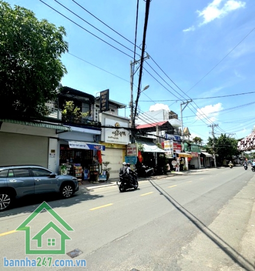 CHỈ 4,05 TỶ - NHÀ HXH LÊ VĂN KHƯƠNG – 45M² (4x11) – 2 TẦNG - 2PN - ĐANG CHO THUÊ Vị trí: Hẻm ô tô, ngay chợ Thiếc Cách 500m ra mặt tiền Lê Văn Khương DT: 45m
