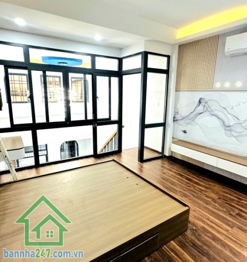 CHỈ 4,05 TỶ - NHÀ HXH LÊ VĂN KHƯƠNG – 45M² (4x11) – 2 TẦNG - 2PN - ĐANG CHO THUÊ Vị trí: Hẻm ô tô, ngay chợ Thiếc Cách 500m ra mặt tiền Lê Văn Khương DT: 45m