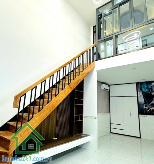 CHỈ 4,05 TỶ - NHÀ HXH LÊ VĂN KHƯƠNG – 45M² (4x11) – 2 TẦNG - 2PN - ĐANG CHO THUÊ Vị trí: Hẻm ô tô, ngay chợ Thiếc Cách 500m ra mặt tiền Lê Văn Khương DT: 45m