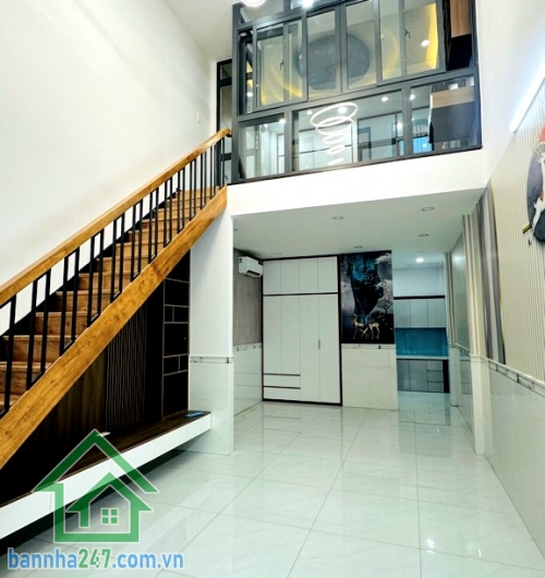CHỈ 4,05 TỶ - NHÀ HXH LÊ VĂN KHƯƠNG – 45M² (4x11) – 2 TẦNG - 2PN - ĐANG CHO THUÊ Vị trí: Hẻm ô tô, ngay chợ Thiếc Cách 500m ra mặt tiền Lê Văn Khương DT: 45m