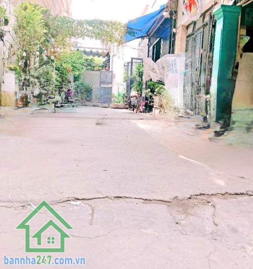 CHỈ 7,8 TỶ – GIÁP QUẬN 11 – XE HƠI VÀO NHÀ – DT: 48m² (4 × 12m) 3 TẦNG - 3PN - 3WC Căn nhà vị trí cực tốt – phù hợp ở hoặc đầu tư, giá còn thương lượng cho khách thiện chí - Mob 0933144037