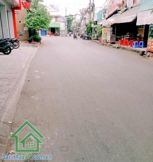 CHỈ 7,8 TỶ – GIÁP QUẬN 11 – XE HƠI VÀO NHÀ – DT: 48m² (4 × 12m) 3 TẦNG - 3PN - 3WC Căn nhà vị trí cực tốt – phù hợp ở hoặc đầu tư, giá còn thương lượng cho khách thiện chí - Mob 0933144037