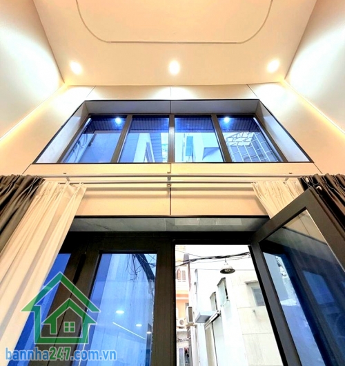 CHỈ 5,1 TỶ – TRUNG TÂM QUẬN 10 – 3 TẦNG – FULL NỘI THẤT - 3PN – 3WC  Nhà đẹp 2 mặt hẻm – vị trí đỉnh – dọn vào ở ngay! Diện tích: 3.5 × 8m – 26m² - 3 tầng - 3PN – 3WC – phòng khách – bếp. Tặng full nội thất – vào ở liền