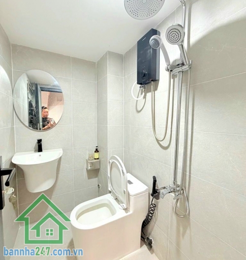 CHỈ 5,1 TỶ – TRUNG TÂM QUẬN 10 – 3 TẦNG – FULL NỘI THẤT - 3PN – 3WC  Nhà đẹp 2 mặt hẻm – vị trí đỉnh – dọn vào ở ngay! Diện tích: 3.5 × 8m – 26m² - 3 tầng - 3PN – 3WC – phòng khách – bếp. Tặng full nội thất – vào ở liền