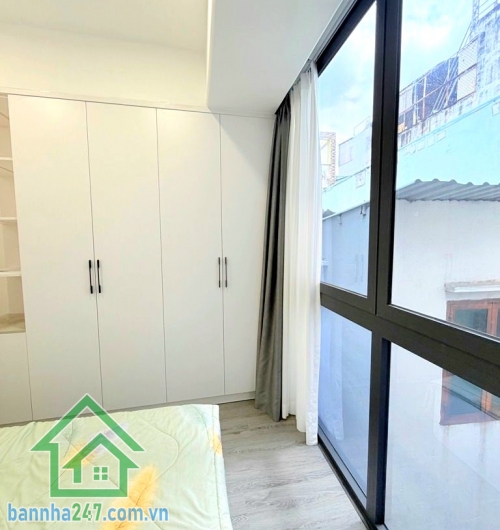 CHỈ 5,1 TỶ – TRUNG TÂM QUẬN 10 – 3 TẦNG – FULL NỘI THẤT - 3PN – 3WC  Nhà đẹp 2 mặt hẻm – vị trí đỉnh – dọn vào ở ngay! Diện tích: 3.5 × 8m – 26m² - 3 tầng - 3PN – 3WC – phòng khách – bếp. Tặng full nội thất – vào ở liền