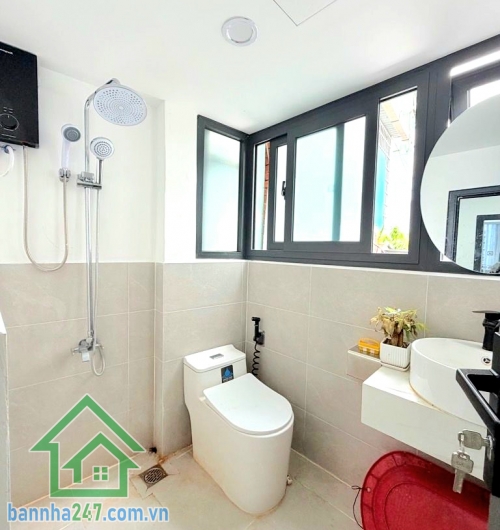 CHỈ 5,1 TỶ – TRUNG TÂM QUẬN 10 – 3 TẦNG – FULL NỘI THẤT - 3PN – 3WC  Nhà đẹp 2 mặt hẻm – vị trí đỉnh – dọn vào ở ngay! Diện tích: 3.5 × 8m – 26m² - 3 tầng - 3PN – 3WC – phòng khách – bếp. Tặng full nội thất – vào ở liền