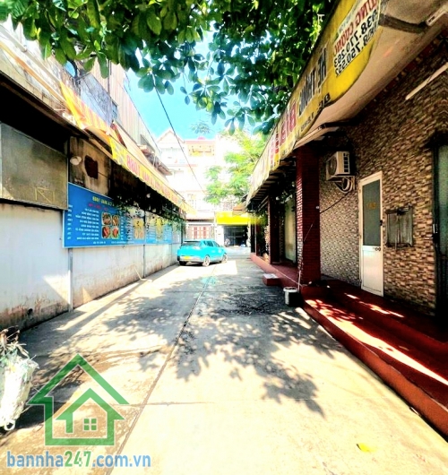 CHỈ 4,8 TỶ – HẺM 4M THÔNG – ĐƯỜNG SỐ 14, BHH A – 4 TẦNG – 4PN - 4WC Căn nhà giá tốt – nhiều phòng – phù hợp gia đình đông người hoặc cho thuê! Diện tích: 40m² (4 × 10m) – sổ vuông vức Kết cấu: 4 tầng (trệt + 2 lầu + sân thượng) Công năng: 4PN – 4WC Hẻm 4m