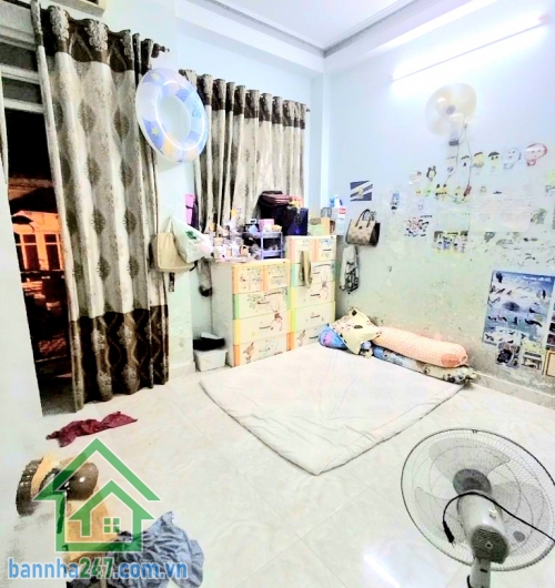 CHỈ 4,8 TỶ – HẺM 4M THÔNG – ĐƯỜNG SỐ 14, BHH A – 4 TẦNG – 4PN - 4WC Căn nhà giá tốt – nhiều phòng – phù hợp gia đình đông người hoặc cho thuê! Diện tích: 40m² (4 × 10m) – sổ vuông vức Kết cấu: 4 tầng (trệt + 2 lầu + sân thượng) Công năng: 4PN – 4WC Hẻm 4m