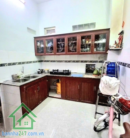 CHỈ 4,8 TỶ – HẺM 4M THÔNG – ĐƯỜNG SỐ 14, BHH A – 4 TẦNG – 4PN - 4WC Căn nhà giá tốt – nhiều phòng – phù hợp gia đình đông người hoặc cho thuê! Diện tích: 40m² (4 × 10m) – sổ vuông vức Kết cấu: 4 tầng (trệt + 2 lầu + sân thượng) Công năng: 4PN – 4WC Hẻm 4m