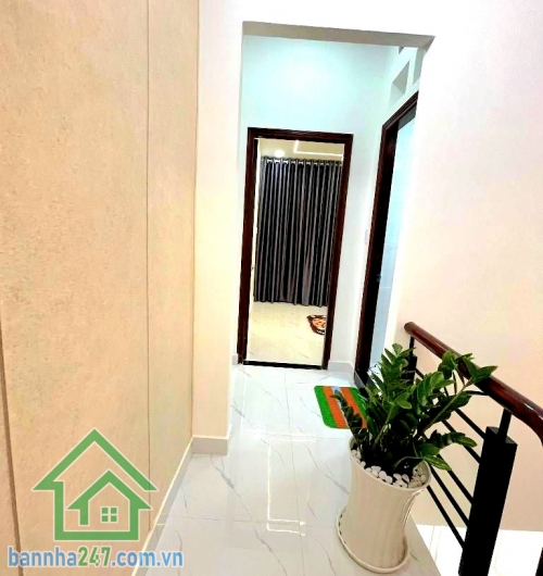 CHỈ 6,69 TỶ – SIÊU PHẨM ĐƯỜNG SỐ 21 – P8 GÒ VẤPHẺM XE HƠI 4M – 3 TẦNG – FULL NỘI THẤT – 3PN - 4WC Diện tích: 4 x 11m. Công nhận: 37m² – DT sử dụng: 44m² 3 tầng kiên cố- 3PN – 4WC- Phòng khách – phòng bếp- Phòng thờ riêngSân phơi thoáng mát