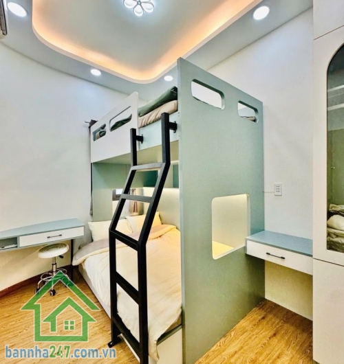 CHỈ 3,68 TỶ – TRUNG TÂM CMT8 – 4 TẦNG BTCT – FULL NỘI THẤT – DÒNG TIỀN TỐT - 3PN – 4WC riêng Căn nhà “giá hiếm” ngay trung tâm – vừa ở vừa cho thuê cực ổn! Kết cấu: 1 trệt 3 lầu – mái đúc BTCT kiên cố Công năng: 3PN – 4WC riêng từng phòng Có ban công – sâ