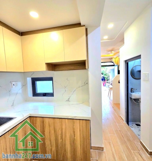 CHỈ 4,75 TỶ – NHÀ MỚI ĐẸP – GẦN PHAN XÍCH LONG – PHAN ĐĂNG LƯU Căn nhà xinh xắn trung tâm Phú Nhuận – giá mềm, ở là mê! Kết cấu: Trệt + 2 lầu + sân thượng. 2PN - 3WC