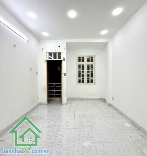 CHỈ 5,18 TỶ – TRUNG TÂM HỒ THỊ KỶ – 3 TẦNG – VỪA Ở VỪA KINH DOANH  Căn nhà ngay phố ẩm thực – vị trí cực “đắt giá” – khai thác dòng tiền tốt! Diện tích: 23,5m² Mob 0933144037