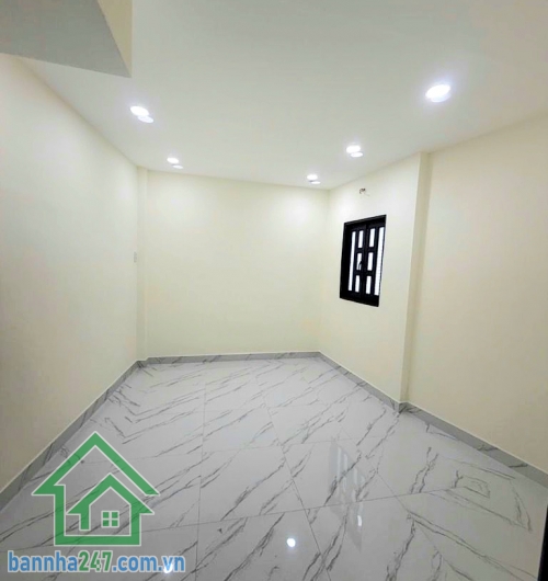 CHỈ 4,58 TỶ – KHU HIẾM NHÀ VƯỜN LÀI, QUẬN 10 – 3 TẦNG – NỞ HẬU - 2PN – 3WC Căn nhà trung tâm Quận 10 – nhỏ xinh nhưng “cực có giá trị”! Diện tích: 22m² (2.8 × 6) Nở Hậu 4,7m Mob 0933144037
