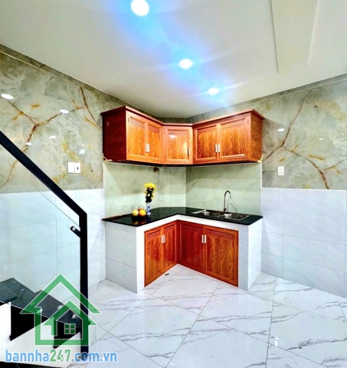 CHỈ 4,58 TỶ – KHU HIẾM NHÀ VƯỜN LÀI, QUẬN 10 – 3 TẦNG – NỞ HẬU - 2PN – 3WC Căn nhà trung tâm Quận 10 – nhỏ xinh nhưng “cực có giá trị”! Diện tích: 22m² (2.8 × 6) Nở Hậu 4,7m Mob 0933144037