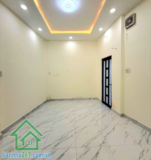 CHỈ 4,58 TỶ – KHU HIẾM NHÀ VƯỜN LÀI, QUẬN 10 – 3 TẦNG – NỞ HẬU - 2PN – 3WC Căn nhà trung tâm Quận 10 – nhỏ xinh nhưng “cực có giá trị”! Diện tích: 22m² (2.8 × 6) Nở Hậu 4,7m Mob 0933144037