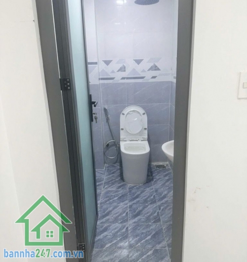 CHỈ 4,5 TỶ – GẦN MẶT TIỀN NGUYỄN QUÝ ANH – TÂN SƠN NHÌ – ĐANG CHO THUÊ 10TR/THÁNG • Diện tích: 33m² (4.1m x 8m) – ngang đẹp• Kết cấu: 1 trệt 1 lầu• Công năng