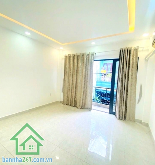 CHỈ 4,5 TỶ – GẦN MẶT TIỀN NGUYỄN QUÝ ANH – TÂN SƠN NHÌ – ĐANG CHO THUÊ 10TR/THÁNG • Diện tích: 33m² (4.1m x 8m) – ngang đẹp• Kết cấu: 1 trệt 1 lầu• Công năng