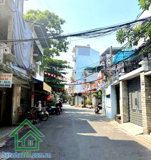 CHỈ 5,6 TỶ (TL) – HXH GẦN MT LÝ THƯỜNG KIỆT – GIÁP QUẬN 10 – 3 TẦNG BTCT - 4PN – 3WC Căn nhà vị trí “đắc địa hiếm có” – vừa ở vừa có dòng tiền sẵn! 3 tầng BTCT kiên cố Công năng: 4PN – 3WC. Hiện trạng: đang cho thuê 12tr/tháng (trước 14tr/tháng). Hẻm xe h