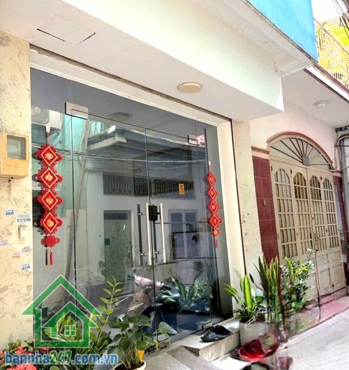 CHỈ 5,6 TỶ (TL) – HXH GẦN MT LÝ THƯỜNG KIỆT – GIÁP QUẬN 10 – 3 TẦNG BTCT - 4PN – 3WC Căn nhà vị trí “đắc địa hiếm có” – vừa ở vừa có dòng tiền sẵn! 3 tầng BTCT kiên cố Công năng: 4PN – 3WC. Hiện trạng: đang cho thuê 12tr/tháng (trước 14tr/tháng). Hẻm xe h
