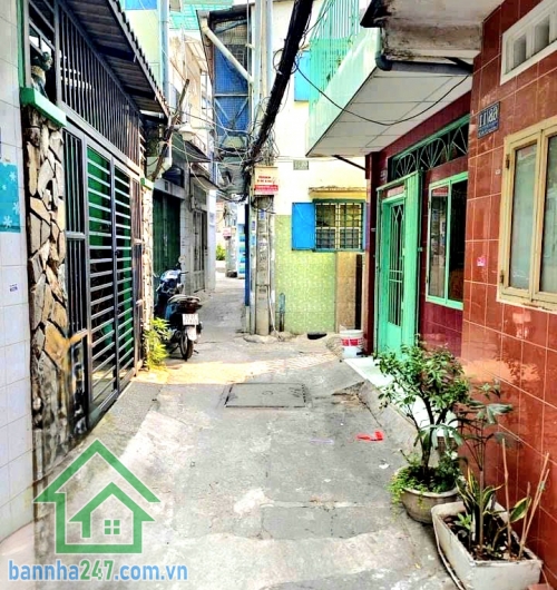 CHỈ 3,9 TỶ - SÁT MT HUỲNH VĂN BÁNH – NHÀ NHỎ Ở NGAY – 2 TẦNG - 2PN - 2WC Chỉ 68m ra mặt tiền Huỳnh Văn Bánh Gần Lê Văn Sỹ – khu trung tâm sầm uất Diện tích: 20m² Kết cấu: 1 trệt 1 lầu ✔ 2 PN ✔ 2 WC ✔ Phòng khách – bếp đầy đủ công năng ✔ Nhà gọn gàng – vào