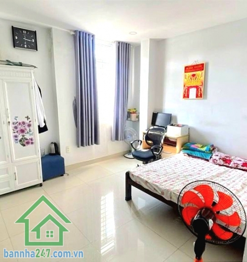 CHỈ 4.8 TỶ – SIÊU PHẨM 5 TẦNG BTCT – NGAY NGÃ TƯ BẢY HIỀN – HẺM THÔNG - 3 PN – 3WC Vị trí cực đẹp ngay khu Bảy Hiền – Đồng Đen – Bàu Cát Khu vực sầm uất, tiện ích bủa vây, di chuyển cực nhanh qua Tân Bình, Quận 10, Phú Nhuận 