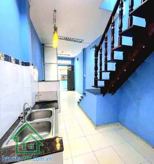 CHỈ 3,9 TỶ – GẦN NGÃ TƯ NGUYỄN TRI PHƯƠNG – BÀ HẠT 2 MẶT HẺM – TRUNG TÂM QUẬN 10 - 24M² - 2 TẦNG BTCT - 2 PN - SHR - HOÀN CÔNG ĐẦY ĐỦ  Vị trí cực đẹp gần Nguyễn Tri Phương – Bà Hạt Gần phố ẩm thực Nguyễn Tri Phương – BV Nhi Đồng 1 Thuận tiện di chuyển Quậ
