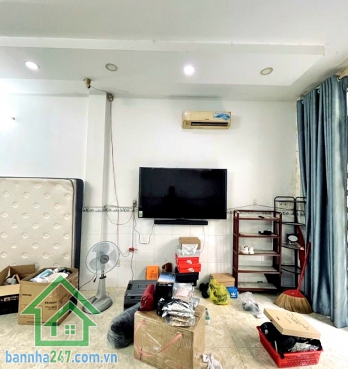 CHỈ 5,6 TỶ – HXH NHỰA – CÁCH 1 CĂN RA MT TRẦN VĂN QUANG - 2PN – 2WC Căn nhà vị trí “cực hiếm” – sát mặt tiền, hẻm xe hơi, giá mềm ngay trung tâm Tân Bình! 