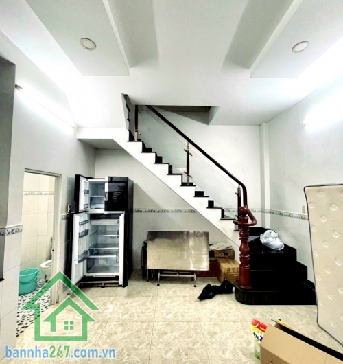 CHỈ 5,6 TỶ – HXH NHỰA – CÁCH 1 CĂN RA MT TRẦN VĂN QUANG - 2PN – 2WC Căn nhà vị trí “cực hiếm” – sát mặt tiền, hẻm xe hơi, giá mềm ngay trung tâm Tân Bình! 