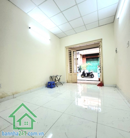 CHỈ 6,8 TỶ – NHÀ VIP QUẬN 11 – HẺM XE HƠI – SÁT MẶT TIỀN  Lãnh Binh Thăng – khu hiếm nhà bán, giá trị tăng trưởng mạnh Diện tích: 55m² (3,4/5 x 12) – nở hậu tài lộc