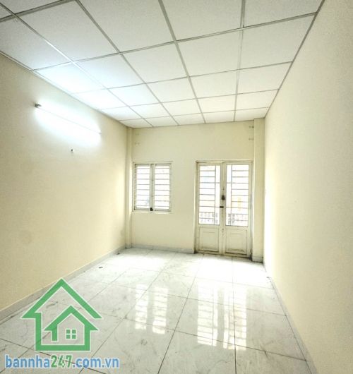 CHỈ 6,8 TỶ – NHÀ VIP QUẬN 11 – HẺM XE HƠI – SÁT MẶT TIỀN  Lãnh Binh Thăng – khu hiếm nhà bán, giá trị tăng trưởng mạnh Diện tích: 55m² (3,4/5 x 12) – nở hậu tài lộc