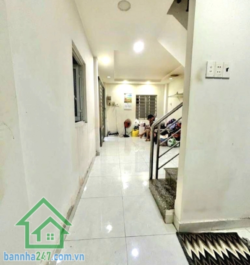 CHỈ 4,8 TỶ – TRUNG TÂM QUẬN 10 – GẦN 3 THÁNG 2 & LÊ HỒNG PHONG – NHÀ 2 TẦNG BTCT – Ở NGAY Vị trí cực đẹp ngay trung tâm Quận 10 Vài bước ra mặt tiền – cách mặt tiền chỉ khoảng 20m