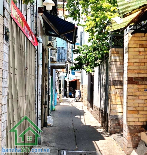 CHỈ 2,95 TỶ - TÂN BÌNH - GẦN GIÁO XỨ THÁI HÒA – HẺM 3M THÔNG THOÁNG - DT: (2,3 x 10)M - 2 TẦNG BTCT Vị trí trung tâm Tân Bình – sát Cách Mạng Tháng 8.Thuận tiện di chuyển Quận 3, Quận 10, sân bay. Nhà 2 tầng gọn đẹp – công năng đầy đủ cho gia đình nhỏ