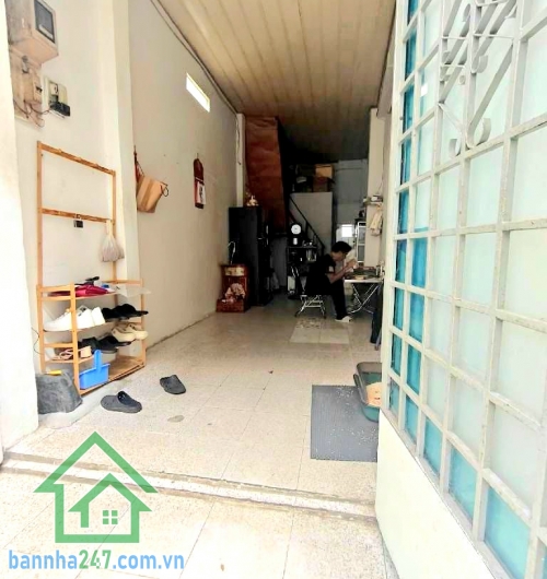 CHỈ 2,95 TỶ - TÂN BÌNH - GẦN GIÁO XỨ THÁI HÒA – HẺM 3M THÔNG THOÁNG - DT: (2,3 x 10)M - 2 TẦNG BTCT Vị trí trung tâm Tân Bình – sát Cách Mạng Tháng 8.Thuận tiện di chuyển Quận 3, Quận 10, sân bay. Nhà 2 tầng gọn đẹp – công năng đầy đủ cho gia đình nhỏ