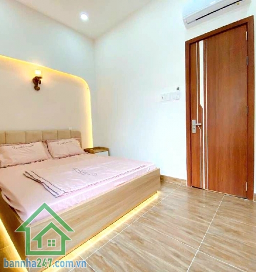 CHỈ 3,57 TỶ TL – NHÀ MỚI ĐẸP – HẺM THÔNG QUANG TRUNG – NGUYỄN VĂN KHỐI – SỔ VUÔNG A4 - 2PN – 2WC * Kết cấu: 2 Tầng * Công năng: 2PN – 2WC * DTSD ~ 50m² – thiết kế tối ưu. Sổ vuông vức đẹp như A4 Hẻm thông khu Đường Quang Trung – Đường Nguyễn Văn Khối, di 