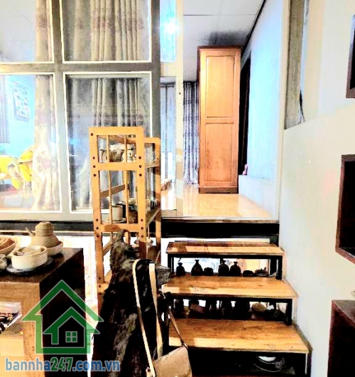 CHỈ 4,4 TỶ – HXH LÊ VĂN KHƯƠNG – 88M² (4x22) - CẤP 4 - 2PN - 2WC Diện tích hiếm: 88m² ngang 4m dài 22m Hẻm xe hơi vào tận nhà Nhà cấp 4 gồm: 2PN – 2WC ✔ Sân để xe rộbg rãi