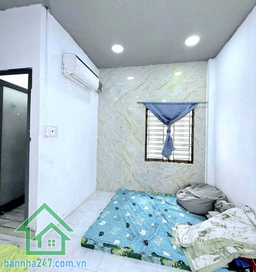 CHỈ 4,95 TỶ – NGAY CHỢ TÂN ĐỊNH – Q1 – HXH THÔNG – 4 TẦNG Căn nhà trung tâm hiếm – vừa ở vừa khai thác dòng tiền cực tốt! Diện tích: 18,8m² Kết cấu: 4 Tầng  (1 trệt + 1 lửng + 2 lầu)