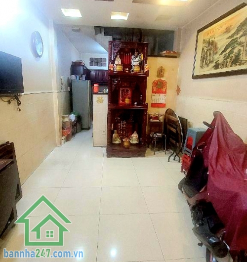 CHỈ 4,2 TỶ – NHÀ ĐẸP HÒA BÌNH, TÂN PHÚ – GẦN ĐẦM SEN - DT: 35,6m² (3,3 × 10,7) - 2PN – 2WC - Ở NGAY  Cơ hội sở hữu nhà thật – giá tốt – khu vực trung tâm, tiện tiện ích bủa vây! DT: 35,6m² (3,3 × 10,7m) – sổ vuông đẹp Kết cấu: 1 trệt 1 lầu – BTCT chắc chắ