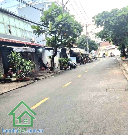 CHỈ 2,29 TỶ – NHÀ NHỎ XINH TÂY SƠN – SÁT CHỢ TÂN HƯƠNG Vị trí cực tiện: cách mặt tiền chỉ 5m – ngay khu Tây Sơn, Tân Phú Diện tích: 15.8m² (3.1 x 5) DT sử dụng: 34.1m²
