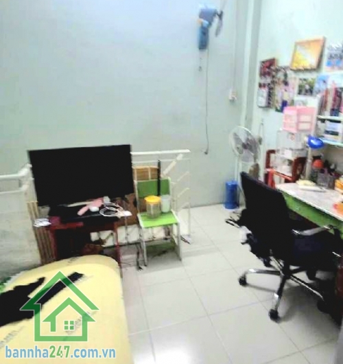 CHỈ 2,29 TỶ – NHÀ NHỎ XINH TÂY SƠN – SÁT CHỢ TÂN HƯƠNG Vị trí cực tiện: cách mặt tiền chỉ 5m – ngay khu Tây Sơn, Tân Phú Diện tích: 15.8m² (3.1 x 5) DT sử dụng: 34.1m²