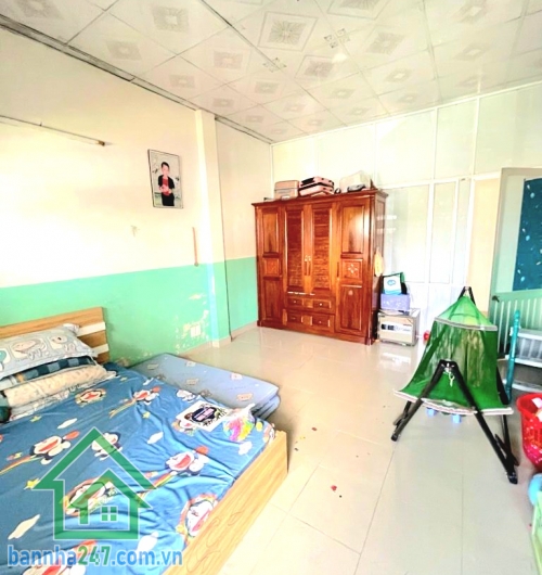CHỈ 4,2 TỶ – 3 TẦNG – HXH TRÁNH THÔNG – GẦN AEON TÂN PHÚ - 2PN - 2WC Căn nhà giá tốt – vị trí đẹp – vừa ở vừa kinh doanh cực tiện! Diện tích: 32m² (4 × 8m) Mob 0933144037