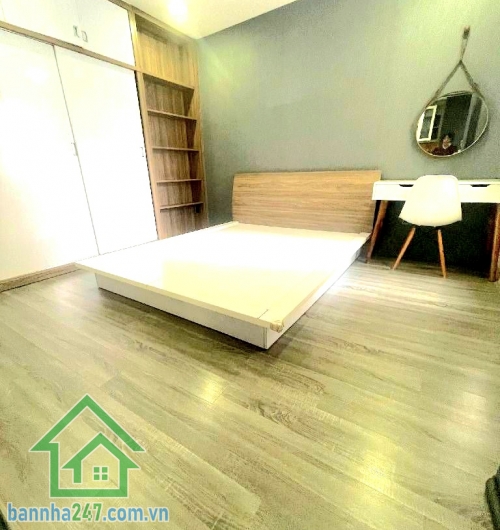 CHỈ 3,95 TỶ – CĂN HỘ BÀU CÁT 2 – TẦNG 11 – THANG MÁY – VIEW THOÁNG - 2PN - 3WC Thông tin căn hộ: • Diện tích: 60m² • Kết cấu: 2 phòng ngủ – 2 WC • Phòng khách, bếp, ban công thoáng mát • Nội thất đầy đủ – vào ở ngay