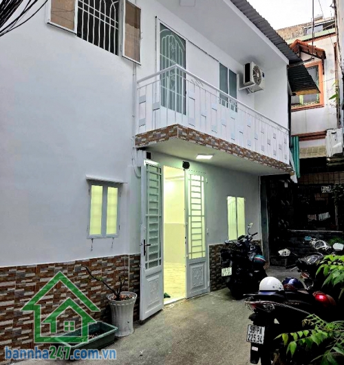 CHỈ 3,3 TỶ – HẺM 3 GÁC THÔNG - NHÀ LÔ GÓC PHẠM VĂN HAI, P3 TÂN BÌNH – 2 TẦNG MỚI ĐẸP – Ở NGAY.  Sát Nhà thờ Tân Chí Linh – gần chợ Phạm Văn Hai – Lê Văn Sỹ. Chỉ vài phút tới sân bay, Quận 3, Quận 10 