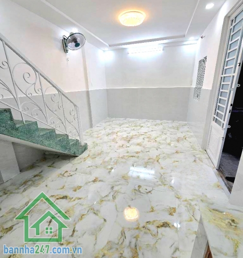 CHỈ 3,3 TỶ – HẺM 3 GÁC THÔNG - NHÀ LÔ GÓC PHẠM VĂN HAI, P3 TÂN BÌNH – 2 TẦNG MỚI ĐẸP – Ở NGAY.  Sát Nhà thờ Tân Chí Linh – gần chợ Phạm Văn Hai – Lê Văn Sỹ. Chỉ vài phút tới sân bay, Quận 3, Quận 10 