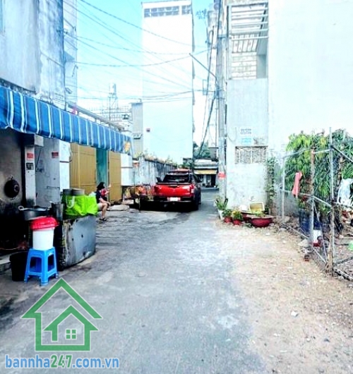 CHỈ 13,75 TỶ – QUỸ ĐẤT ĐẸP TRƯỜNG CHINH, TÂN BÌNH – HẺM NHỰA 5M – Ô TÔ VÀO NHÀ  Cơ hội hiếm sở hữu diện tích lớn – ngang đẹp ngay trung tâm Tân Bình, cực kỳ phù hợp xây mới hoặc giữ tiền lâu dài! Diện tích: 138m² (5.55 × 25.5m) – đất rộng, hiếm trong khu.