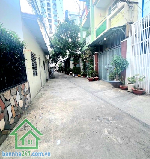 CHỈ 8,1 TỶ NHÀ MỚI Ở NGAY – CHỢ VẢI PHÚ THỌ HÒA – HẺM 5M Ô TÔ NGỦ TRONG NHÀ  Căn nhà “ngang lớn – nở hậu – vị trí trung tâm” cực hiếm, vừa ở sướng vừa giữ tiền - Mob 0933144037