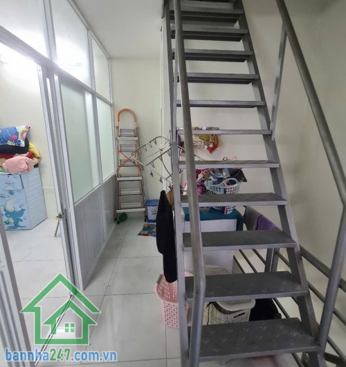 NHÀ MỚI Ở NGAY – LŨY BÁN BÍCH, HÒA THẠNH, TÂN PHÚ – LÔ GÓC 2 MẶT TIỀN – DTSD 53M² – CHỈ 3,4 TỶ. Hẻm thoáng thông ra Trịnh Đình Thảo – Kênh Tân Hóa. Ngay Chung cư Idico, Carillon 5 – khu dân cư văn minh, sầm uất.