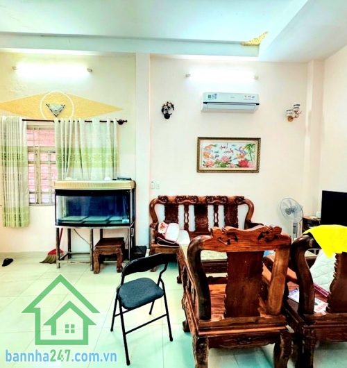 5,5 TỶ (TL) – HÀNG HIẾM TÂN BÌNH – Ô TÔ TỚI CỬA – NỞ HẬU 6M - 2PN - 2WC   Căn nhà nhỏ nhưng “cực có giá trị” – vị trí đẹp, nở hậu tài lộc, vừa ở vừa kinh doanh - Mob 0933144037