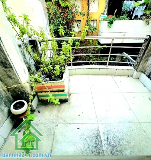 5,5 TỶ (TL) – HÀNG HIẾM TÂN BÌNH – Ô TÔ TỚI CỬA – NỞ HẬU 6M - 2PN - 2WC   Căn nhà nhỏ nhưng “cực có giá trị” – vị trí đẹp, nở hậu tài lộc, vừa ở vừa kinh doanh - Mob 0933144037
